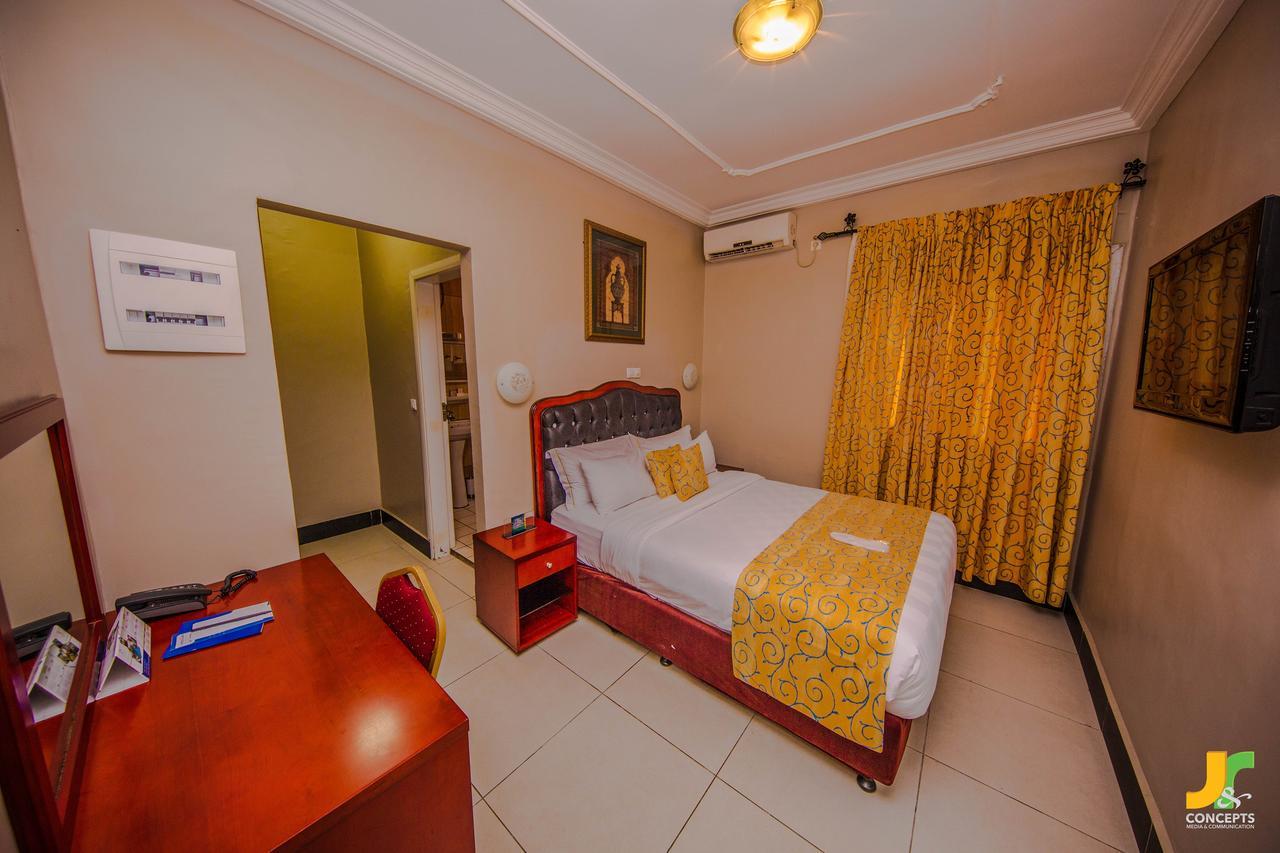 דואלה Hotel La Falaise Bonanjo מראה חיצוני תמונה