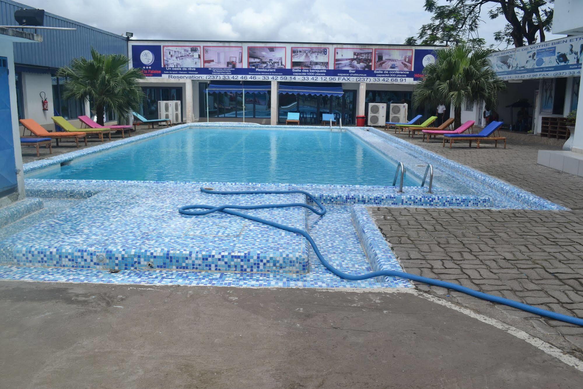 דואלה Hotel La Falaise Bonanjo מראה חיצוני תמונה