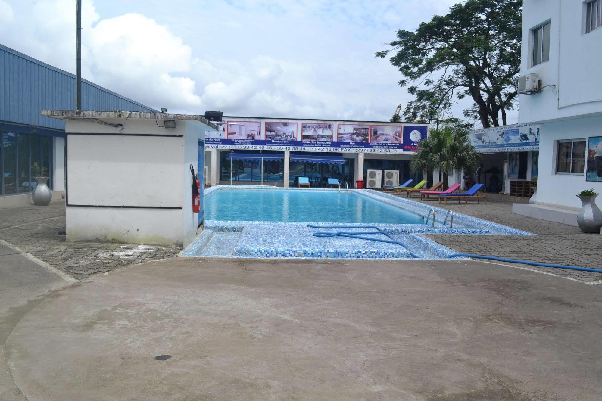 דואלה Hotel La Falaise Bonanjo מראה חיצוני תמונה