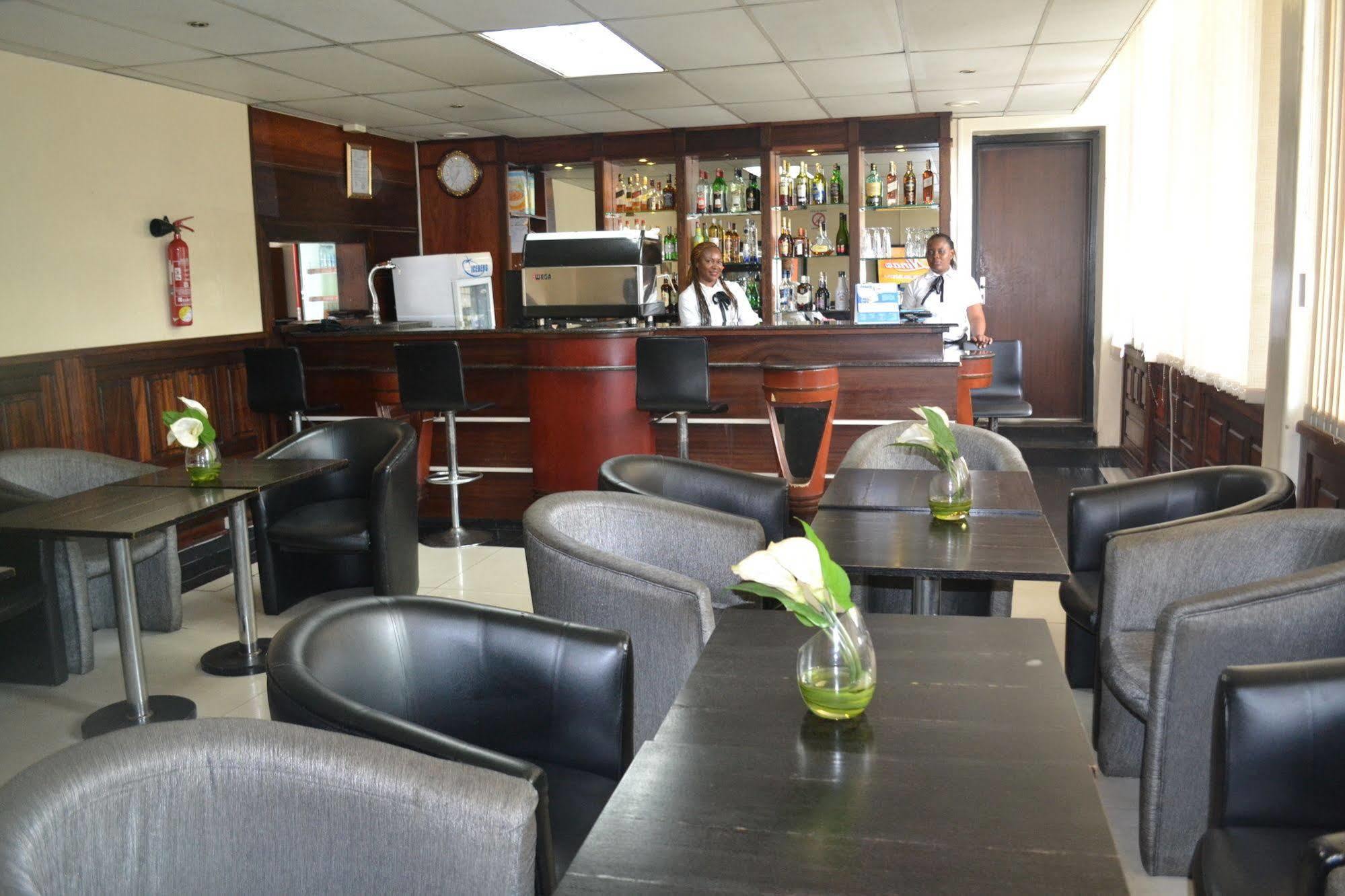 דואלה Hotel La Falaise Bonanjo מראה חיצוני תמונה